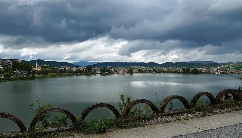Belsh town and its lake